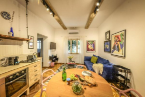 Rustic 1 BR Apt w Cozy Backyard in City Center by Sea N' Rent